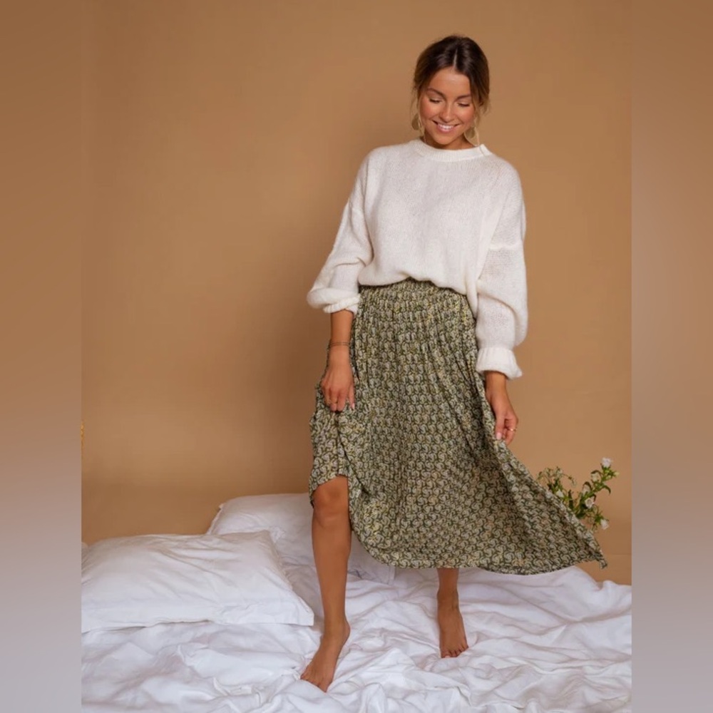 NWOT Easy Clothes Green Moraine Skirt